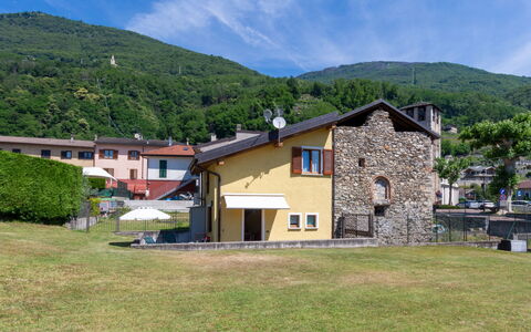 Elisa: Nube, Cielo, Pianta, Montagna, Costruzione, Finestra, Paesaggio Naturale, Albero, Highland, Lotto