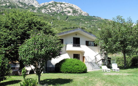Raviscioni Albino: Pianta, Cielo, Costruzione, Proprietà, Finestra, Montagna, Albero, Casa, Lotto, Vegetazione