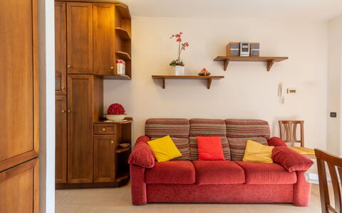 Rosa (Vna205): Mobilia, Proprietà, Divano, Cornice, Cabinetry, Costruzione, Comfort, Legna, Illuminazione, Tavolo
