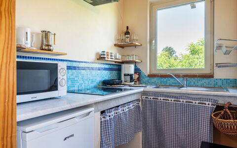 Cascina Villa (Ast231): Controsoffitto, Lavandino Della Cucina, Cabinetry, Proprietà, Lavello, Rubinetto, Blu, Cucina, Finestra, Azzurro