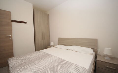 Villa Fausta: Mobilia, Costruzione, Comfort, Legna, Letto, Telaio Del Letto, Interior Design, Pavimentazione, Pavimento