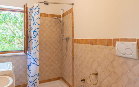 Rosario: Proprietà, Idraulico Fixture, Lavandino Del Bagno, Toilet Seat, Lavello, Viola, Bagno, Illuminazione, Interior Design