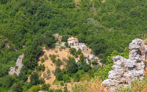Rosario: Pianta, Montagna, Paesaggio Naturale, Albero, Roccia Di Fondo, Groundcover, Pascolo, Arbusto, Fenomeno Geologico, Erba