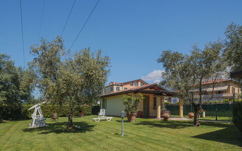 Colli: Pianta, Cielo, Proprietà, Costruzione, Lotto, Albero, Paesaggio Naturale, Erba, Biome, Finestra