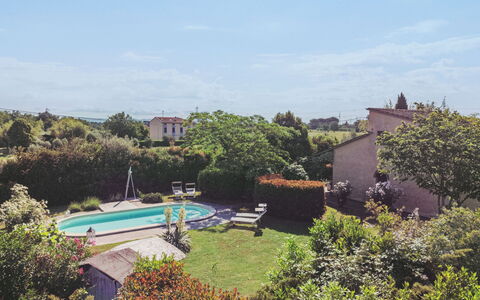 Villa Ulivo: Pianta, Cielo, Nube, Comunita 'Impianto, Costruzione, Piscina, Albero, Acqua, Lotto, Vegetazione