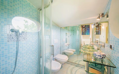 Villa Ulivo: Idraulico Fixture, Proprietà, Costruzione, Soffione Doccia, Bagno, Doccia, Casa, Viola, Rubinetto, Interior Design
