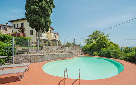 Sara: Cielo, Montagna, Giorno, Costruzione, Pianta, Paesaggio Naturale, Casa, Vegetazione, Highland, Albero