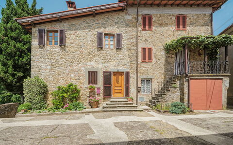 Sara: Cielo, Montagna, Giorno, Costruzione, Pianta, Paesaggio Naturale, Casa, Vegetazione, Highland, Albero