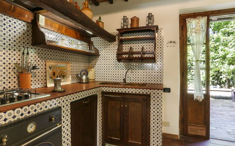 Girasole: Costruzione, Proprietà, Legna, Cabinetry, Controsoffitto, Casa, Interior Design, Cucina, Architettura, Color Legno