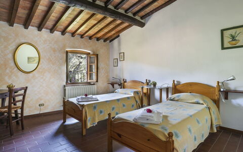 Girasole: Tavolo, Costruzione, Mobilia, Cornice, Finestra, Comfort, Casa, Legna, Illuminazione, Interior Design