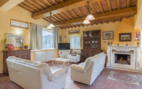 Versilia: Mobilia, Interior Design, Parete, Pavimentazione, Soffitto, Divano, Camera, Pavimento, Casa, Soggiorno