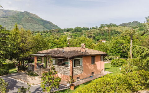 Verde Versilia: Pianta, Cielo, Nube, Proprietà, Costruzione, Comunita 'Impianto, Montagna, Finestra, Paesaggio Naturale, Albero