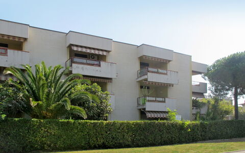 Sea House: Pianta, Costruzione, Cielo, Albero, Vegetazione, Lotto, Urban Design, Erba, Zona Residenziale, Immobiliare