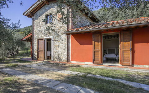 Iacopo: Mobilia, Proprietà, Ventilatore, Cabinetry, Tavolo, Divano, Illuminazione, Cornice, Legna, Controsoffitto