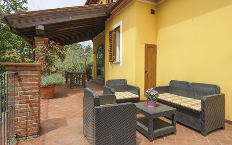 Villa i Cipressi: Pianta, Costruzione, Legna, Interior Design, Shade, Divano, Mobili Da Esterno, Cielo, Pavimentazione, Pavimento