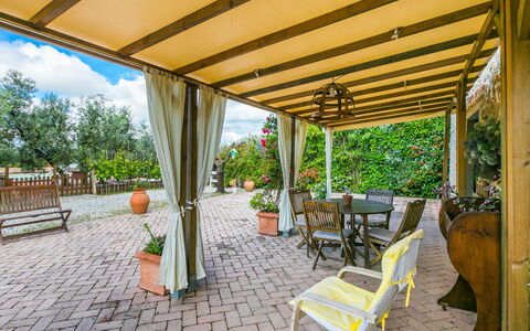 La Casina: Mobilia, Proprietà, Pianta, Sedia, Shade, Illuminazione, Mobili Da Esterno, Interior Design, Legna, Vaso Di Fiori