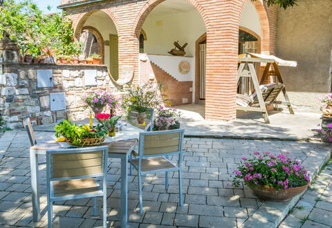 Borgo Antico: Fiore, Pianta, Costruzione, Vaso Di Fiori, Pianta Della Casa, Botanica, Sedia, Casa, Mobili Da Esterno, Manto Stradale