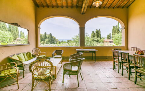 Buca dei Merli: Mobilia, Tavolo, Proprietà, Pianta, Finestra, Sedia, Shade, Albero, Legna, Illuminazione
