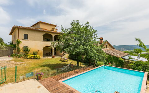 Buca dei Merli: Cielo, Pianta, Nube, Acqua, Costruzione, Piscina, Natura, Azzurro, Albero, Shade