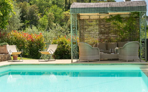 La Felcaia: Acqua, Pianta, Proprietà, Piscina, Verde, Costruzione, Azzurro, Nube, Albero, Sedia