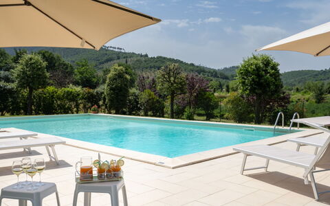 Santa Lucia: Acqua, Cielo, Mobilia, Proprietà, Pianta, Costruzione, Piscina, Azzurro, Albero, Shade