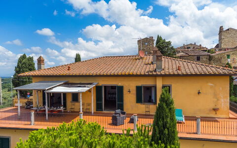 Casa Lensi: Pianta, Costruzione, Finestra, Piscina, Azzurro, Acqua, Albero, Casa, Cielo, Urban Design
