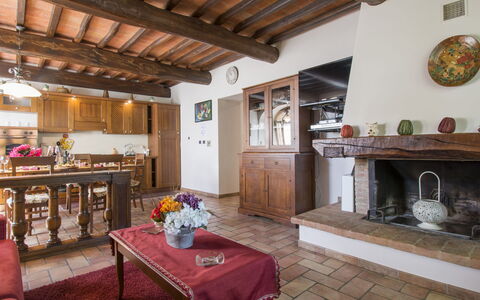 Le Terrazze: Cornice, Proprietà, Tavolo, Interior Design, Legna, Costruzione, Pavimentazione, Soggiorno, Pavimento, Decorazione