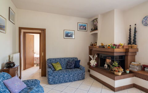 San Piero: Cornice, Proprietà, Mobilia, Pianta, Blu, Legna, Interior Design, Pavimentazione, Pavimento, Soggiorno
