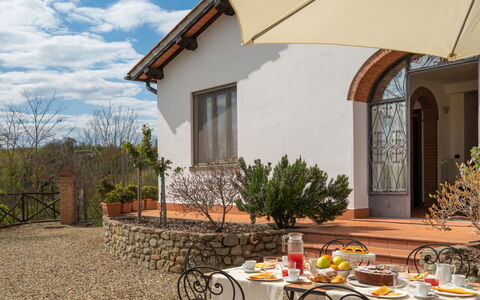 Melograno: Pianta, Tavolo, Nube, Proprietà, Cielo, Costruzione, Mobilia, Tavola, Finestra, Sedia