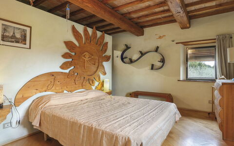 Maestraccio: Camera Da Letto, Letto, Camera, Proprietà, Mobilia, Telaio Del Letto, Soffitto, Interior Design, Parete, Lenzuolo