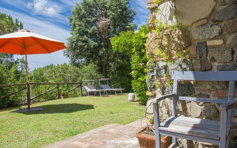 Podere Gabruccino: Nube, Pianta, Cielo, Mobilia, Proprietà, Costruzione, Shade, Mobili Da Esterno, Tavolo, Albero