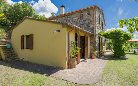 Podere Gabruccino: Nube, Pianta, Costruzione, Cielo, Proprietà, Finestra, Albero, Casa, Porta, Lotto