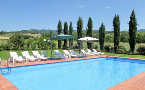 Laura: Acqua, Cielo, Pianta, Piscina, Azzurro, Albero, Shade, Materiale Composito, Mobili Da Esterno, Immobiliare