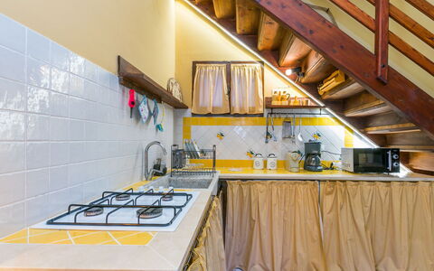 Podere Cerbaia (Smr100): Cabinetry, Controsoffitto, Mobilia, Costruzione, Cucina, Legna, Interior Design, Tavolo, Mensola, Pavimento