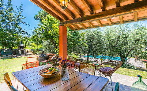 Podere Cerbaia (Smr100): Finestra, Costruzione, Azzurro, Legna, Pavimento, Comfort, Casa, Pavimentazione, Sala