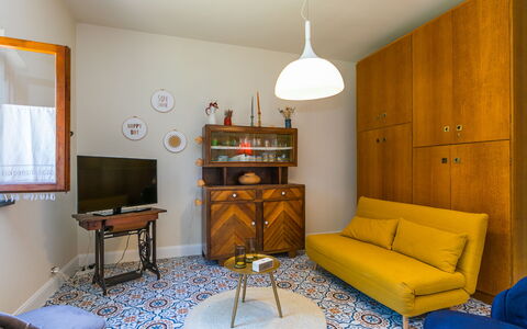Podere Cerbaia (Smr100): Mobilia, Proprietà, Divano, Blu, Illuminazione, Interior Design, Legna, Tavolo, Comfort, Soggiorno