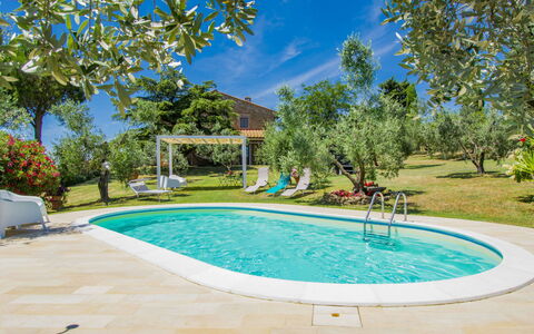 Casa Bensa: Acqua, Pianta, Cielo, Proprietà, Piscina, Azzurro, Natura, Nube, Albero, Shade