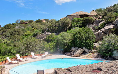 Roccia di Volpe: Piscina, Proprietà, Paesaggio Naturale, Natura Selvaggia, Vacanza, Cielo, Montagna, Estate, Turismo, Immobiliare