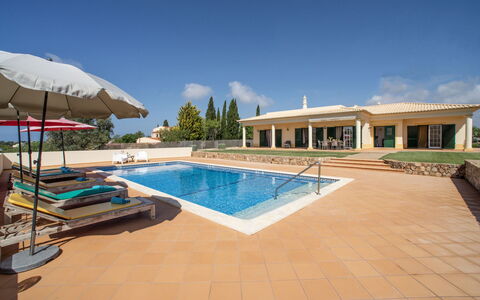 Alto da Rafoia: Cielo, Acqua, Nube, Piscina, Azzurro, Pianta, Costruzione, Shade, Mobili Da Esterno, Immobiliare