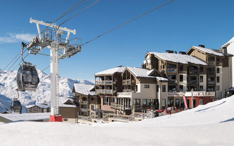 Val Thorens 929: Neve, Inverno, Cielo, Cittadina, Pendenza, Montagna, Funivia, Stazione Sciistica, Architettura, Catena Montuosa
