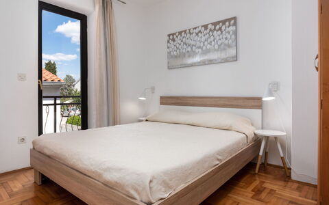Poreč 647: Proprietà, Costruzione, Mobilia, Comfort, Legna, Cuscino, Interior Design, Telaio Del Letto, Shade