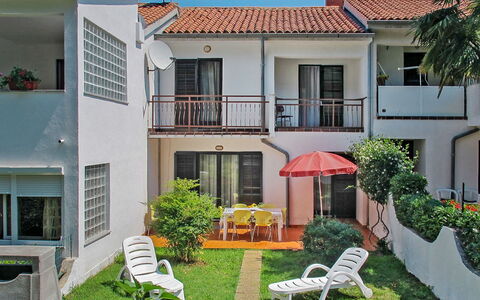 Poreč 647: Pianta, Costruzione, Finestra, Proprietà, Cielo, Verde, Casa, Lotto, Quartiere, Zona Residenziale