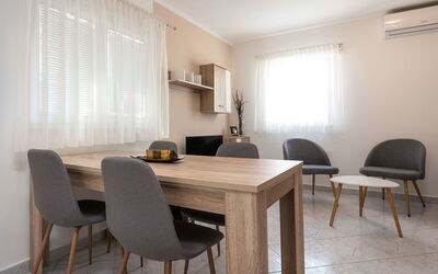 Anea 647.2: Tavolo, Mobilia, Costruzione, Sedia, Comfort, Legna, Soggiorno, Interior Design, Pavimentazione