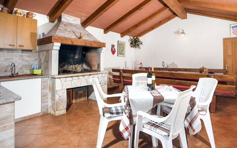 Poreč Kaštelir 655: Proprietà, Camera, Costruzione, Casa, Mobilia, Pavimento, Immobiliare, Villetta, Interior Design, Tavolo