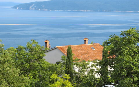 Mošćenička Draga 619: Acqua, Cielo, Costruzione, Ecoregione, Azzurro, Paesaggio Naturale, Albero, Lotto, Vegetazione, Villetta