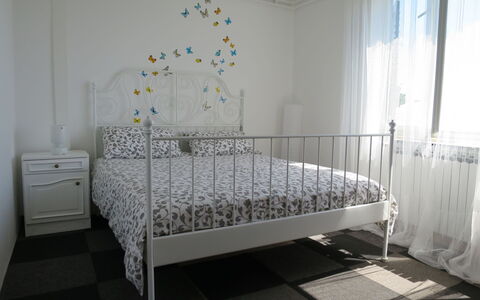 Mošćenička Draga 619: Letto, Mobilia, Camera Da Letto, Bedding, Interior Design, Pavimento, Lenzuolo, Pavimentazione, Biancheria, Camera