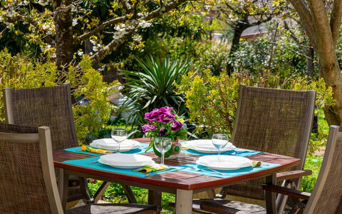 Krk Njivice 617: Mobilia, Tavolo, Mobili Da Esterno, Sedia, Tavola, Tavolo Esterno, Cucina & Sala Da Pranzo Tavolo, Sala Da Pranzo, Vaso Di Fiori, Terrazza