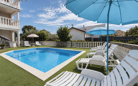Krk Krk 669: Blu, Piscina, Mobili Da Esterno, Ricorrere, Estate, Balcone, Tempo Libero, Shade, Portico, Giardino