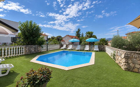 Krk Krk 669: Blu, Piscina, Ricorrere, Landscaping, Estate, Giardino, Shade, Mobili Da Esterno, Villa, Eco Hotel