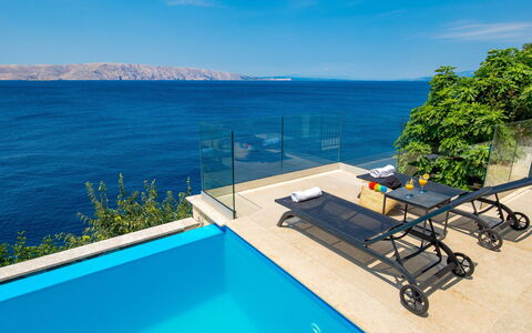 Senj 629: Acqua, Cielo, Proprietà, Nube, Costruzione, Blu, Azzurro, Mobili Da Esterno, Località Balneare, Piscina
